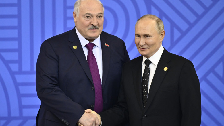 Putin l-a felicitat pe Lukasenko pentru victoria in alegerile prezidentiale: „Arata sprijinul indubitabil al populatiei” Imagine