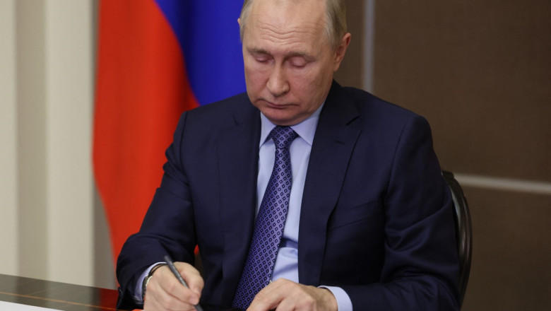 Putin reia o traditie sovietica si acorda primele sale titluri de „Mama-eroina”. Printre premiate, sotia lui Kadirov Imagine