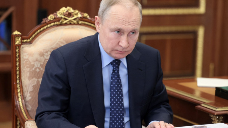 Putin s-a intalnit la Moscova cu ministrul chinez al apararii. China nu mentionase anterior intrevederea Imagine