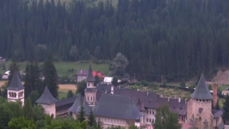 Putna, la mana cautatorilor de gaze. In zona se fac forari, desi reprezentantii manastirii nu sunt de acord Imagine
