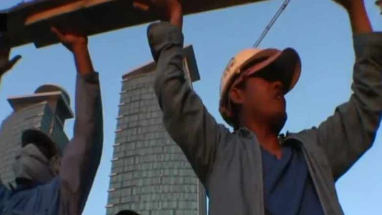 Qatarul va implementa un nou cod al muncii, dupa ce a fost amenintat cu anularea Cupei Mondiale Imagine