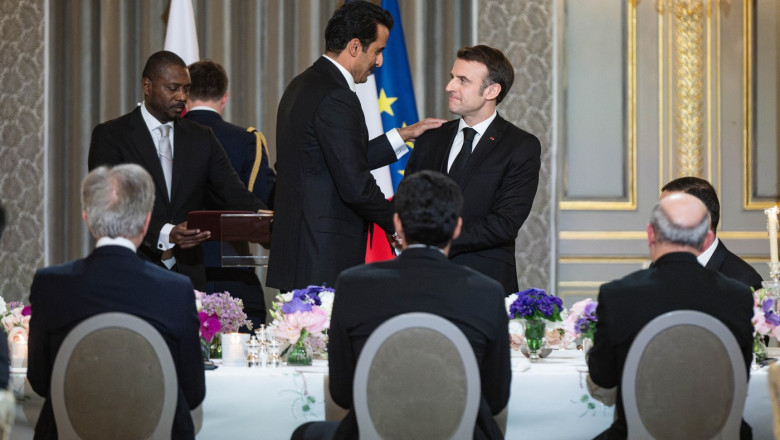 Qatarul va investi 10 miliarde de euro in economia din Franta Imagine