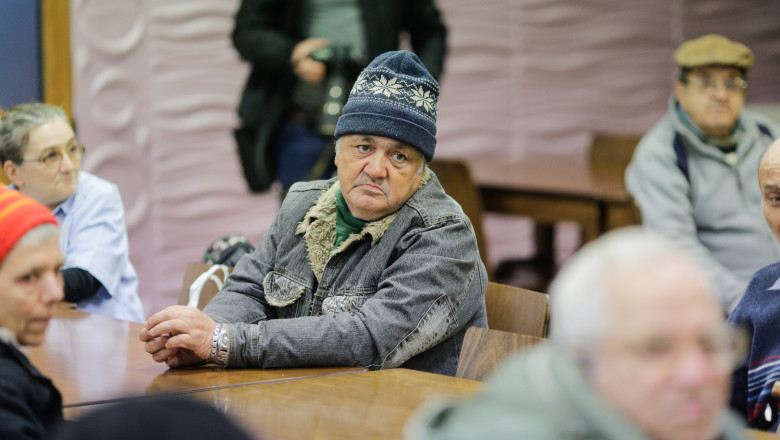"Ajunsi la pensie, romanii asteapta sa li se termine viata". Motivele pentru care Romania coboara constant in topul tarilor fericite Imagine