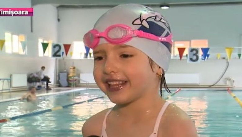 "Cupa Familiei" la inot. Participanti la evenimentul de la Timisoara: bunici, parinti si copii Imagine