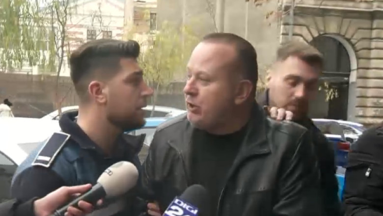 "Din 10 romani, 7 se ameninta". Fostul politist care si-a amenintat ieri vecinii spune ca retinerea lui e "un abuz" Imagine