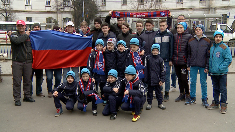 "FC Bihor nu moare!" Din solidaritate cu echipa-fanion a judetului, suporterii au marsaluit prin Oradea  Imagine