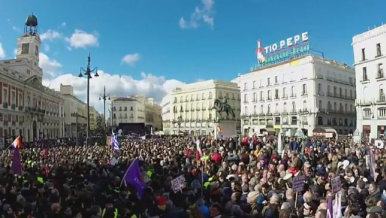 "Marsul schimbarii" la Madrid. Zeci de mii de oameni au participat la mitingul partidului Podemos Imagine