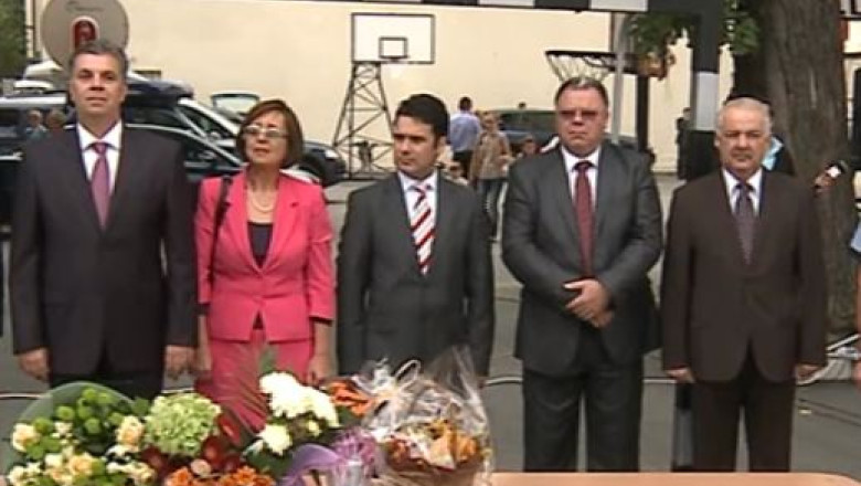 "Responsabili cu educatia". Politicienii, nelipsiti de la deschiderea anului scolar Imagine