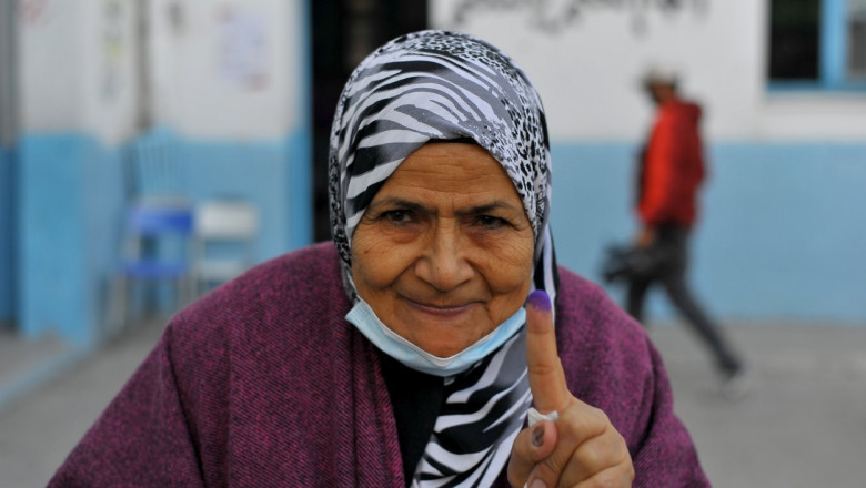 "Sa plece imediat". Tunisienii cer demisia presedintelui dupa absenteismul record, de 92%, la alegerile legislative Imagine