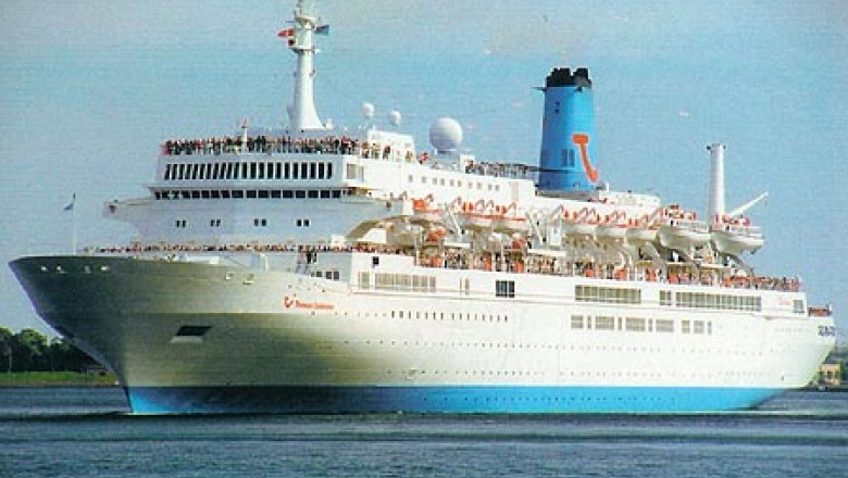 "Thomson Celebration", pasager de lux, a acostat astazi in Dana de Pasageri Imagine