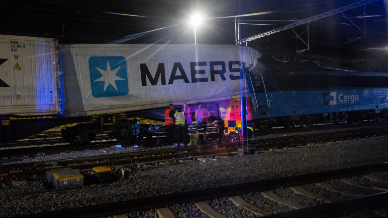 "Un mare dezastru". Patru morti si zeci de raniti dupa ce un tren de pasageri si un marfar s-au ciocnit langa Praga Imagine