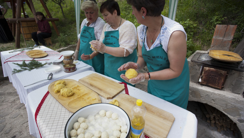 "VACANtA LA tARA". Cat costa concediul in satele romanesti Imagine