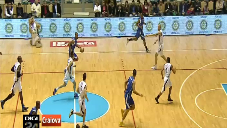 Rade Dzambic a revenit la Craiova. Baschetbalistul a semnat un nou contract cu SCM  Imagine