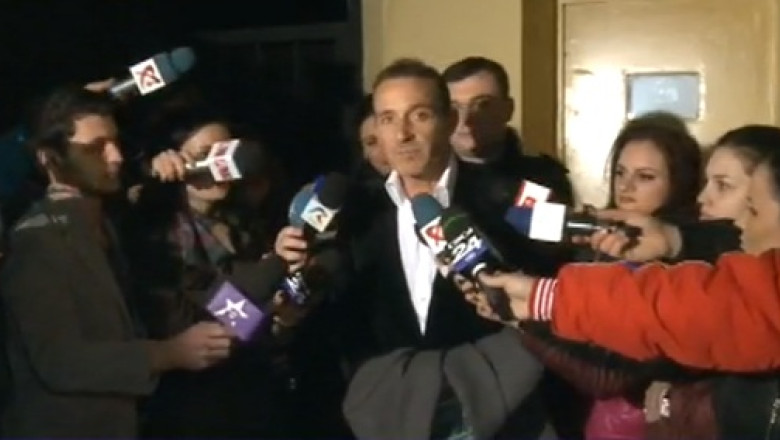 Radu Mazare, intampinat in campusul Henri Coanda cu aplauze si cu diploma de „cel mai curajos primar” Imagine