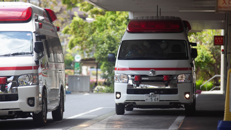 Raniti adusi la spitalul din Suzu dupa cutremurele care au zguduit Japonia. Drumurile avariate ingreuneaza transportul lor Imagine