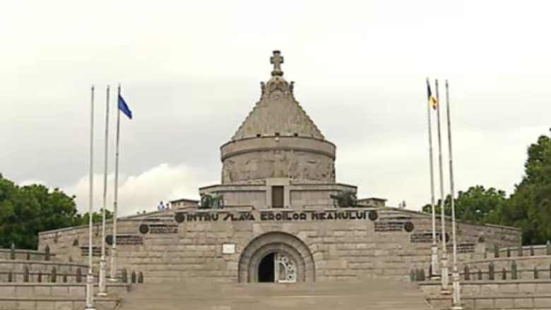 RAPORT DE TARA. 41 de monumente dedicate eroilor, in judetul Vrancea Imagine