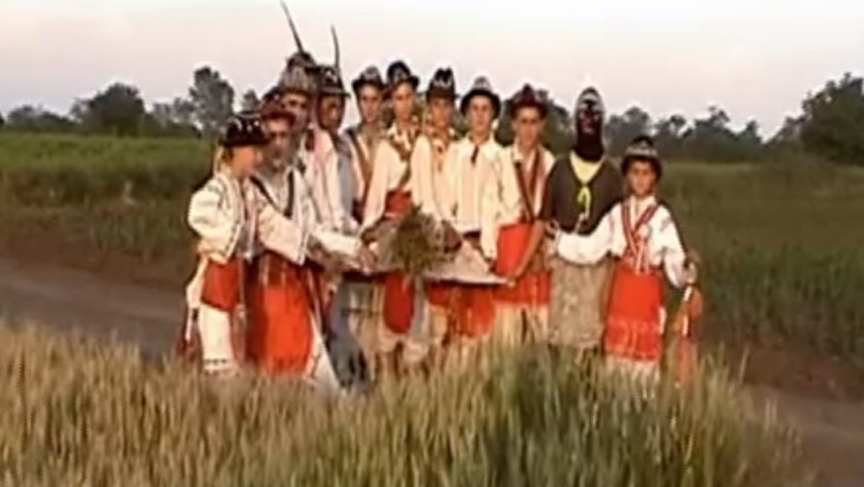 RAPORT DE TARA. Calusul si Dragaile, traditiile din sudul judetului Teleorman Imagine