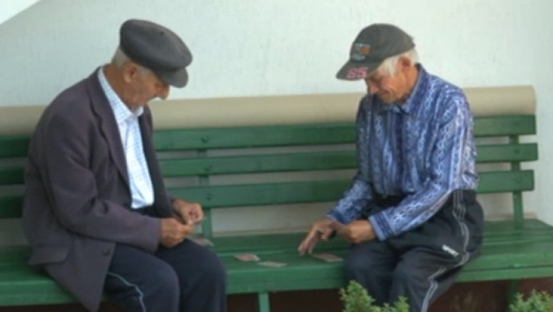 RAPORT DE TARA. Caminul de batrani de la Suseni, locul unde traiesc 90 de oameni cu povesti cutremuratoare Imagine