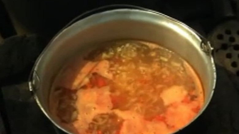 RAPORT DE TARA. Cum se prepara celebra ciorba de peste din Delta Dunarii Imagine