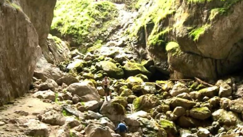 RAPORT DE TARA. In judetul Bihor, Parcul Natural Apuseni are cea mai mare concentrare de pesteri din Romania Imagine