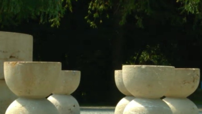 RAPORT DE TARA, judetul Gorj. Ce simbolizeaza Masa Tacerii, Poarta Sarutului si Coloana Infinitului Imagine