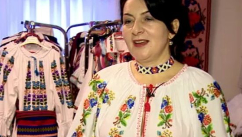 RAPORT DE TARA. O bistriteanca din Salva a adus margelele si portul popular pe catwalk Imagine