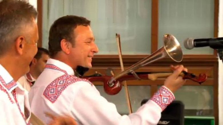 RAPORT DE TARA. Vioara cu goarna cheama oamenii din Bihor la nunta Imagine