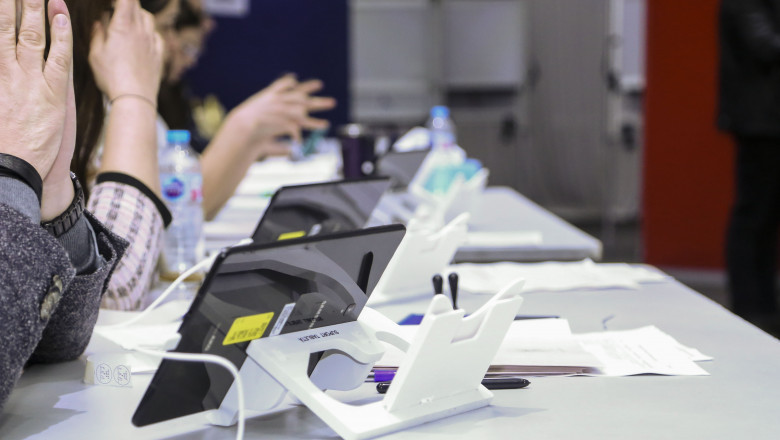 Raportul STS privind primul tur al prezidentialelor: au existat atacuri cibernetice, datele privind votul nu au fost afectate Imagine