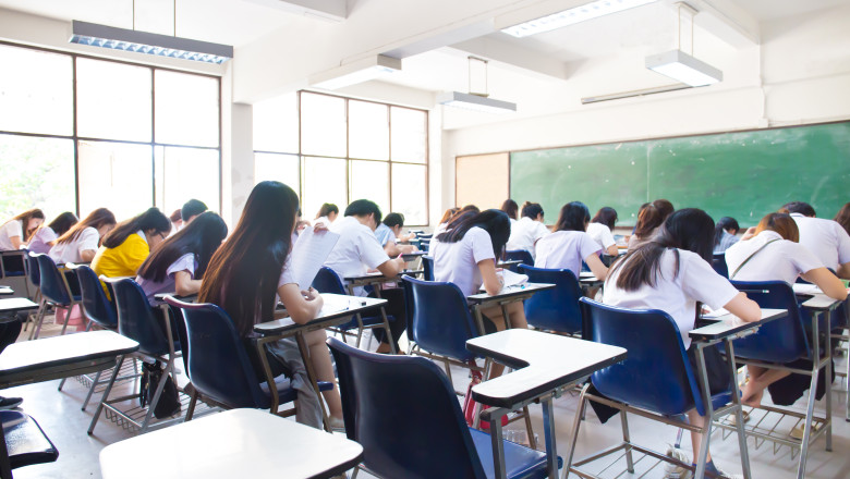 Rata de participare la BAC, proba scrisa de Limba si literatura romana, a fost de 98,71%. 25 de candidati, eliminati pentru frauda Imagine