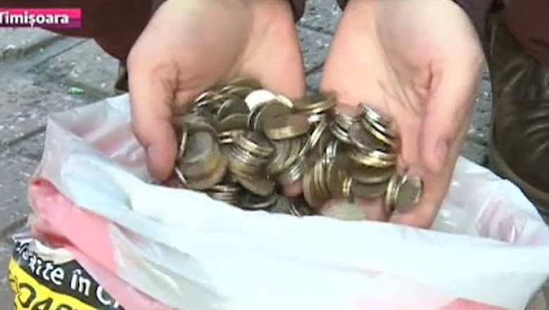 Rata... la kilogram. Un client, cu credit in franci elvetieni, a platit in monede de 10 si 50 de bani Imagine