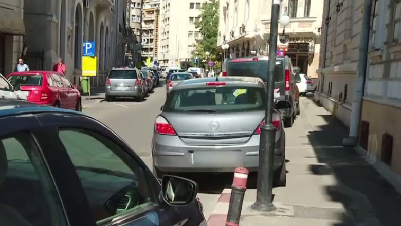 Razboiul de zi cu zi al parcarilor din Capitala. Ce amenda risca cei care rezerva ilegal locurile de pe domeniul public Imagine