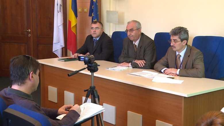 Razboiul debransarilor la Pascani. Angajatii ApaVital sisteaza apa, angajatii primariei deschid din nou vanele Imagine