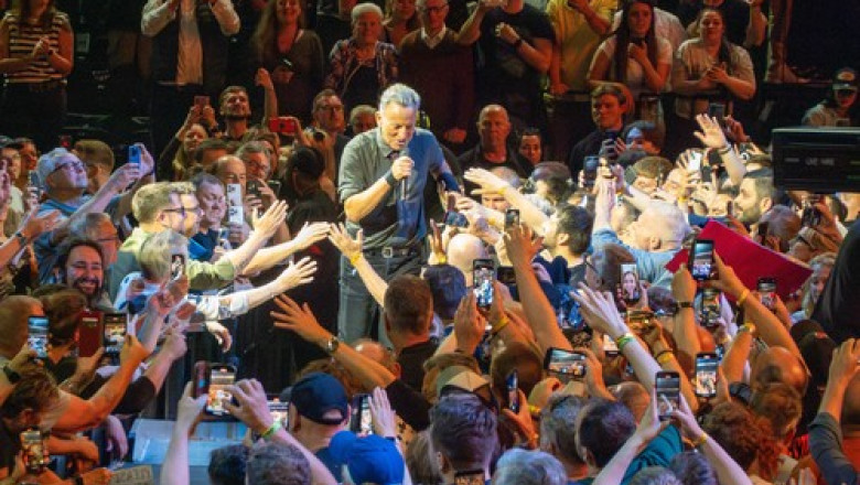 Razboiul dintre Bruce Springsteen si Trump continua. Cantaretul a lansat un album live cu critici la adresa presedintelui american Imagine