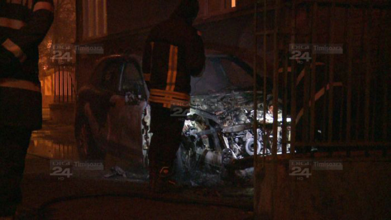 Razbunare in stil mafiot, la Timisoara. Un Porsche Cayenne, incendiat Imagine