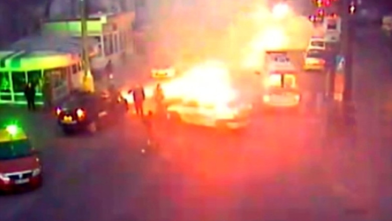 Razbunare prin incendiere: Pentru a treia oara, o masina a aceluiasi proprietar este arsa in Braila Imagine