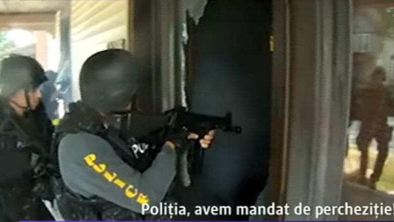 Razie in casa unei femei, din cauza unui infractor care-i folosea reteaua de internet Imagine