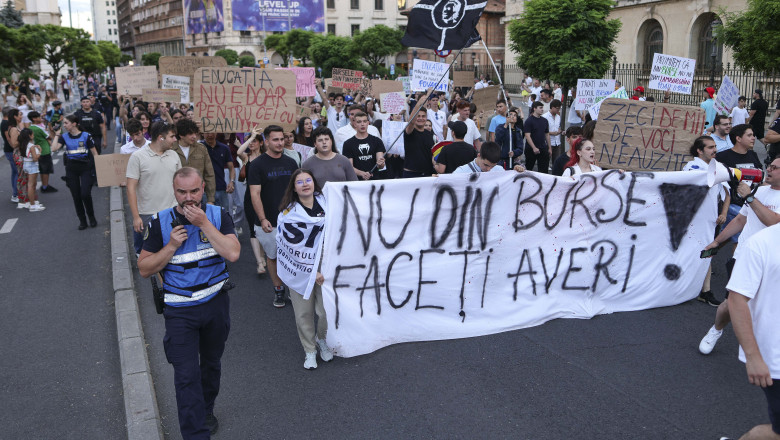 Reactia ANOSR dupa taierea burselor pentru studentii de la taxa: „O masura injusta si discriminatorie” Imagine