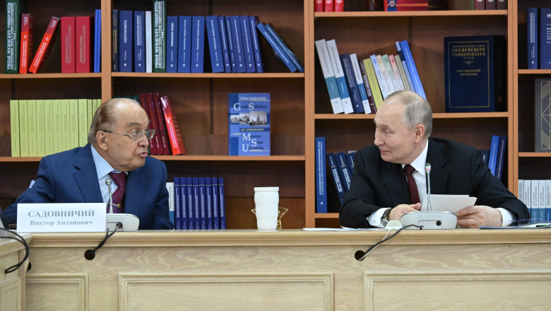 Reactia lui Putin dupa ce a fost contrazis de primarul Moscovei intr-o discutie despre salariul mediu. „N-are cum. E mai mare” Imagine