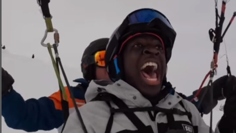 Reactia virala a unui britanic care a sarit pentru prima oara cu parapanta: „Vreau sa am copii, putem ramane in viata, te rog?” Imagine