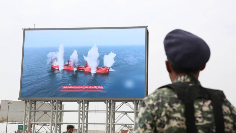 Rebelii houthi ameninta ca vor ataca navele oricarei companii care coopereaza cu Israelul Imagine