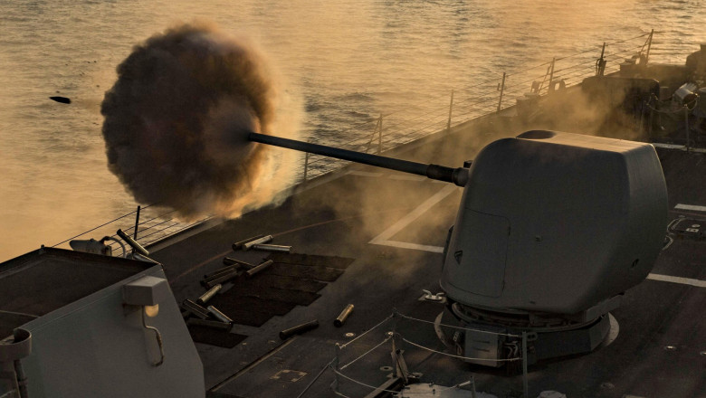 Rebelii Houthi ameninta sa arunce comertul global in haos. SUA pregatesc o „armada” internationala care sa apere Marea Rosie Imagine