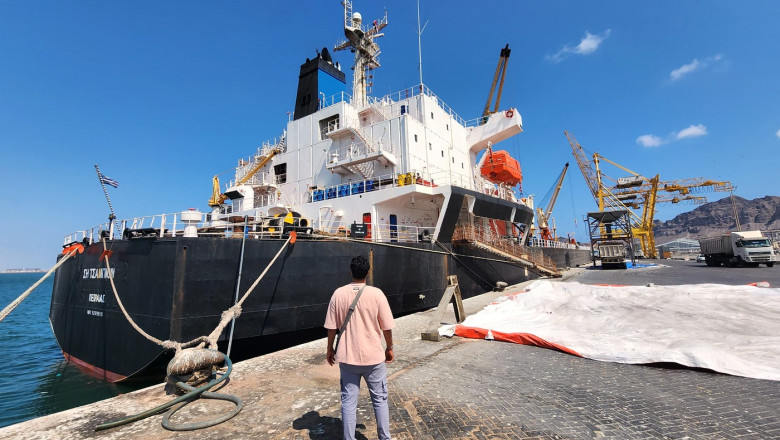 Rebelii Houthi intensifica atacurile in regiunea Marii Rosii si anunta ca vor folosi „arme submarine”. Inca o nava a fost atacata Imagine
