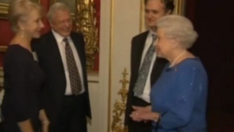 Receptie la Palatul Buckingham. Regina Elisabeta a II-a s-a intalnit cu mai multi actori si regizori Imagine