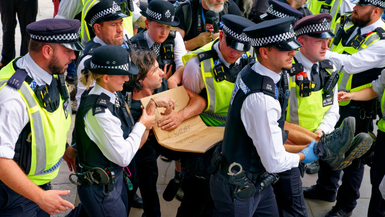 Record al politiei din Londra: cel putin 365 de arestari la un singur protest. Manifestatie de sustinere a grupului „Palestine Action” Imagine