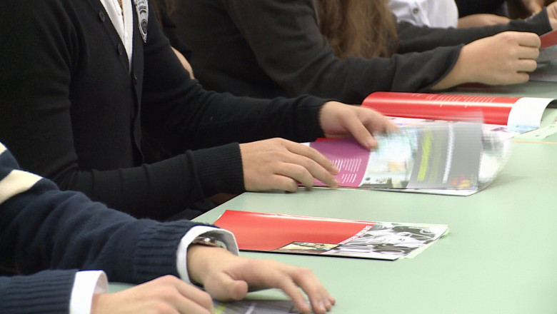 Record de absente in Dolj. Sute de elevi au pierdut alocatiile sociale Imagine