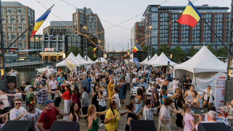 Record de prezenta la cel mai mare festival romanesc din SUA. Peste 12.000 de oameni au celebrat traditiile la Washington Imagine