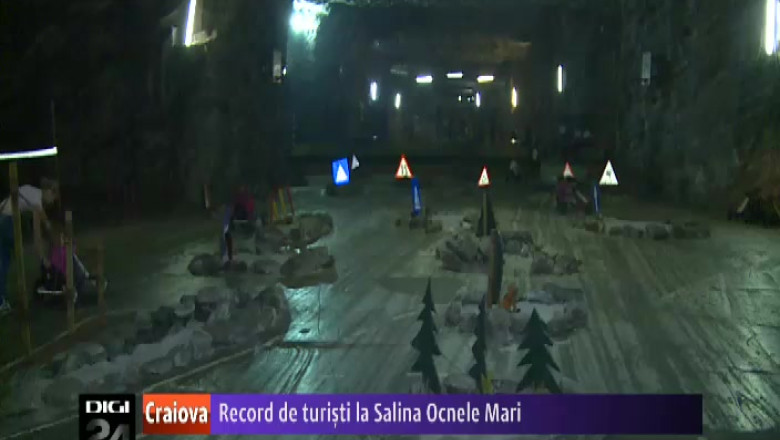Record de turisti in luna august, la Salina Ocnele Mari din judetul Valcea Imagine