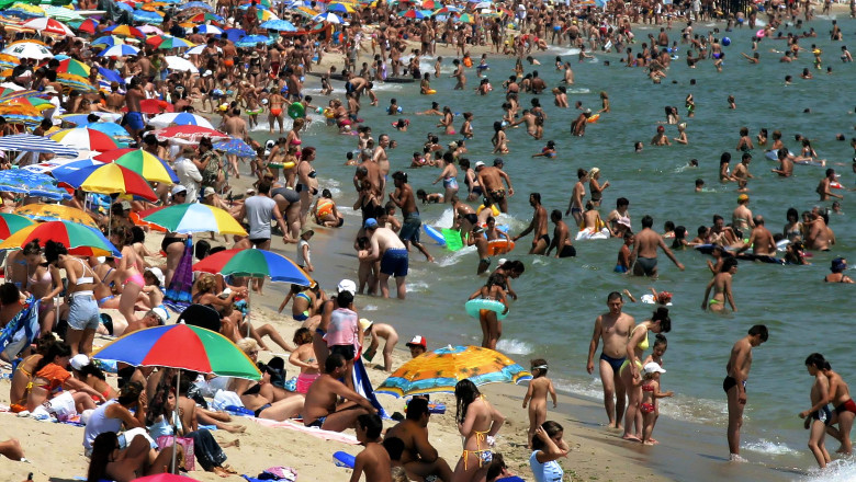 Record de turisti la mare. Vreme frumoasa pentru distractie Imagine