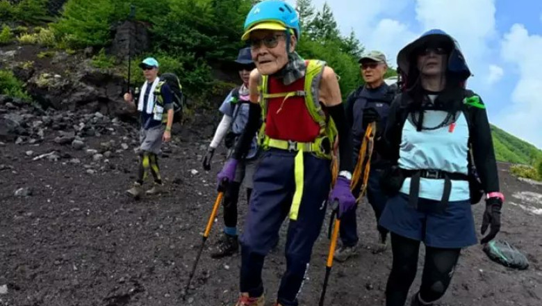 Record la 102 ani. Un japonez a devenit cel mai in varsta om care a ajuns pe varful Muntelui Fuji Imagine