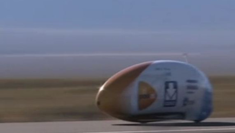 Record mondial de viteza pe bicicleta: 133,7 de kilometri la ora Imagine